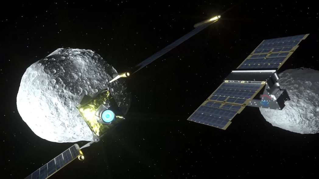 美國NASA的DART太空飛行器（中）26日晚間創下歷史，成功撞上小行星「迪莫弗...