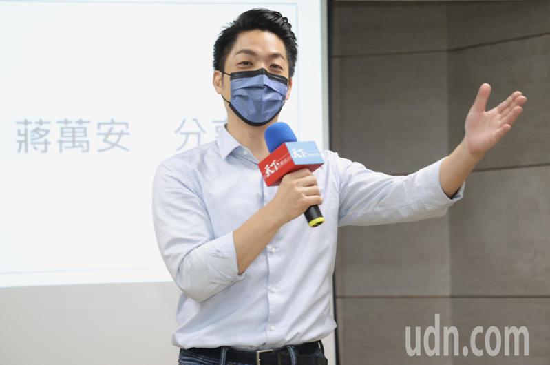 國民黨台北市長參選人蔣萬安，舉行「台北。萬安」新書分享會，分享求學、就業的人生歷程。記者林俊良／攝影