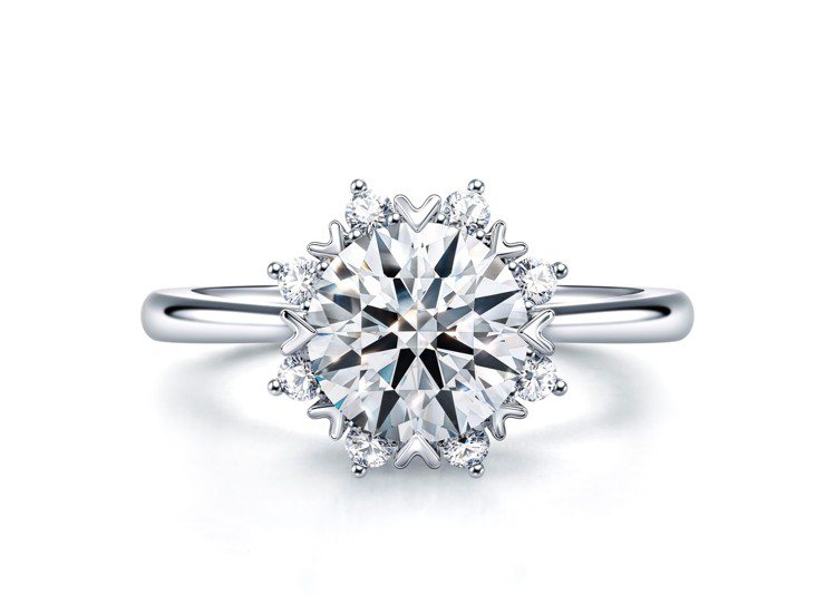 點睛品Infini Love Diamond光環900鉑金鑽石戒指，主鑽30分約83,200元起；主石1克拉約69萬5,200元起。圖／點睛品提供