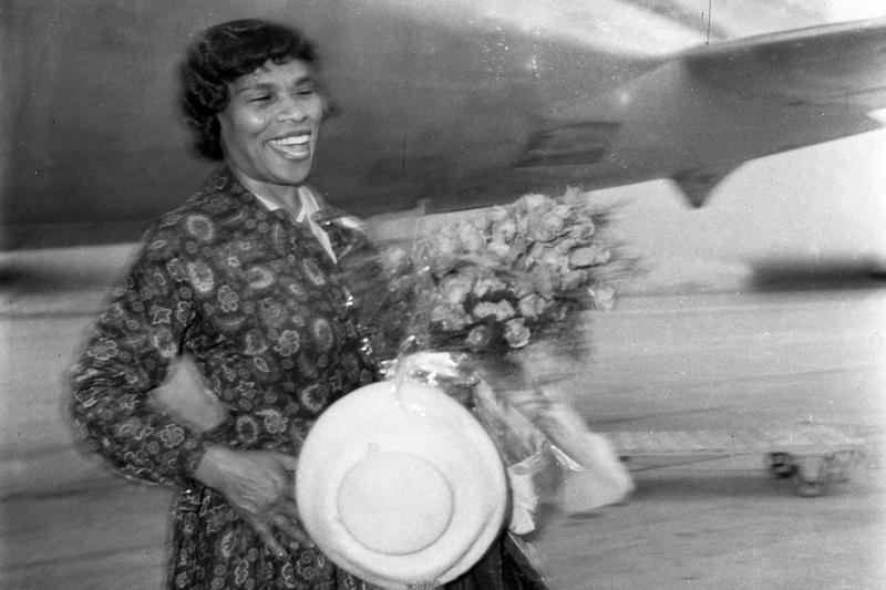 1957年9月29日，美國非裔女低音瑪麗安·安德森飛抵台北。圖／聯合報系資料照片