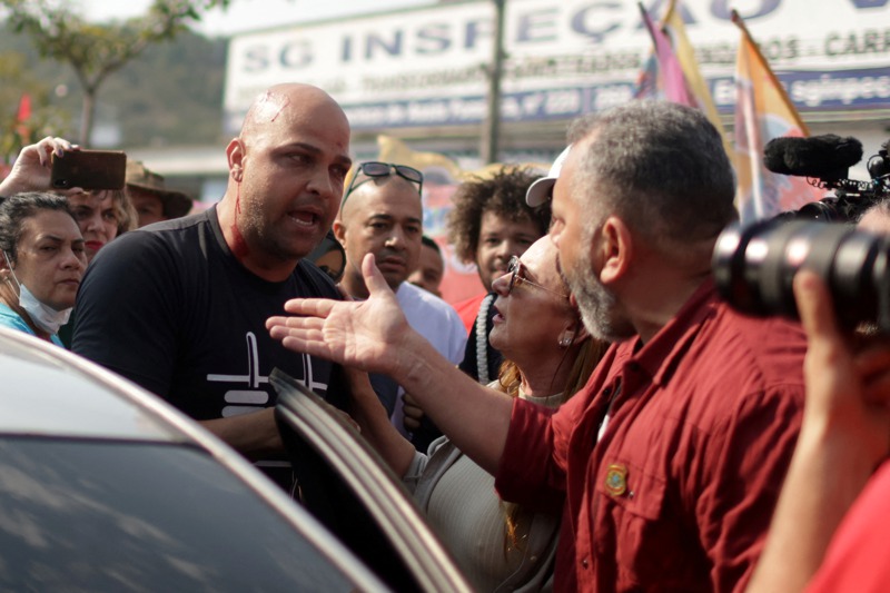 一名波索納洛支持者和一名魯拉支持者9月9日在里約熱內盧州發生衝突，波索納洛支持者受到輕傷。 路透