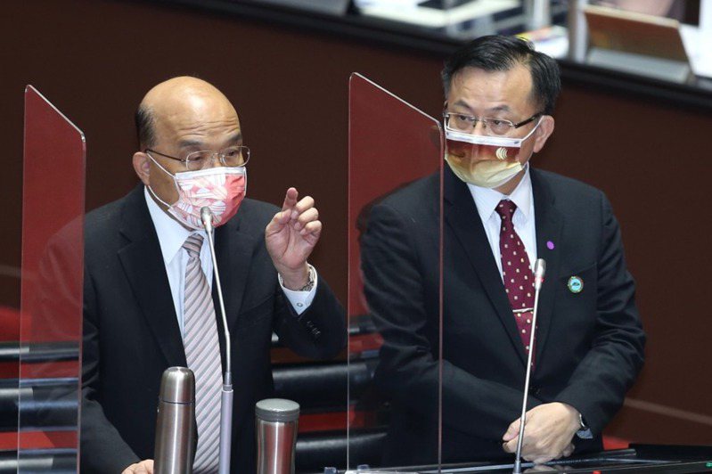 行政院長蘇貞昌（左）昨天在立法院答詢時否認對鏡電視案施壓。記者曾吉松／攝影