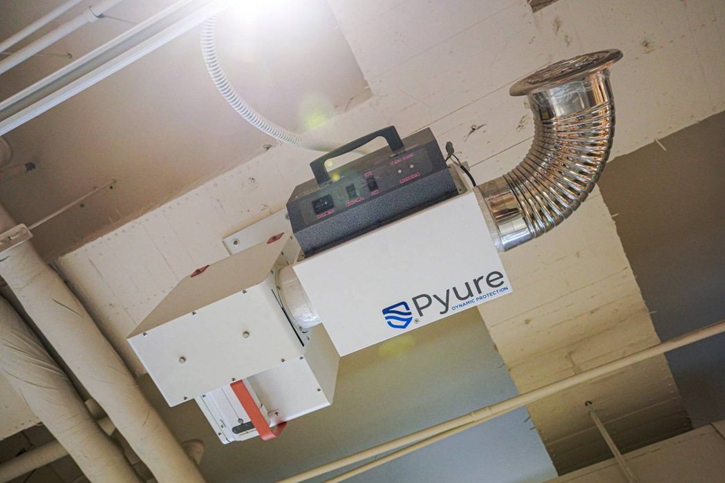 Pyure 綠氧機在室內重現陽光淨化自然的能力。 自然法則/提供