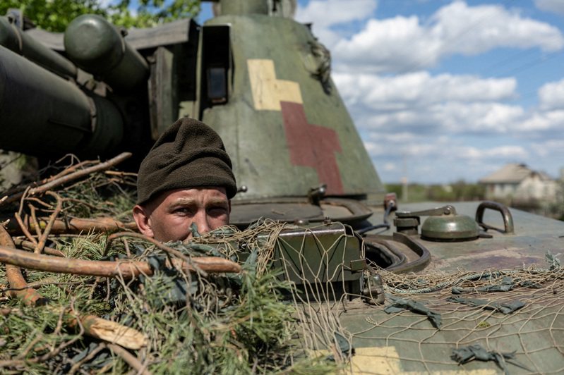 烏克蘭軍隊今天表示，烏軍已在烏東重鎮利曼（Lyman）附近包圍數千名俄羅斯官兵。路透社