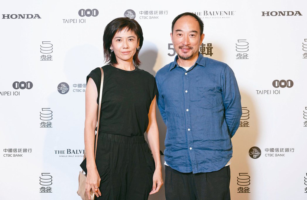 嘉賓區 CNFlower西恩創辦人凌宗湧(右)與太太陳沛緹。圖／500輯提供