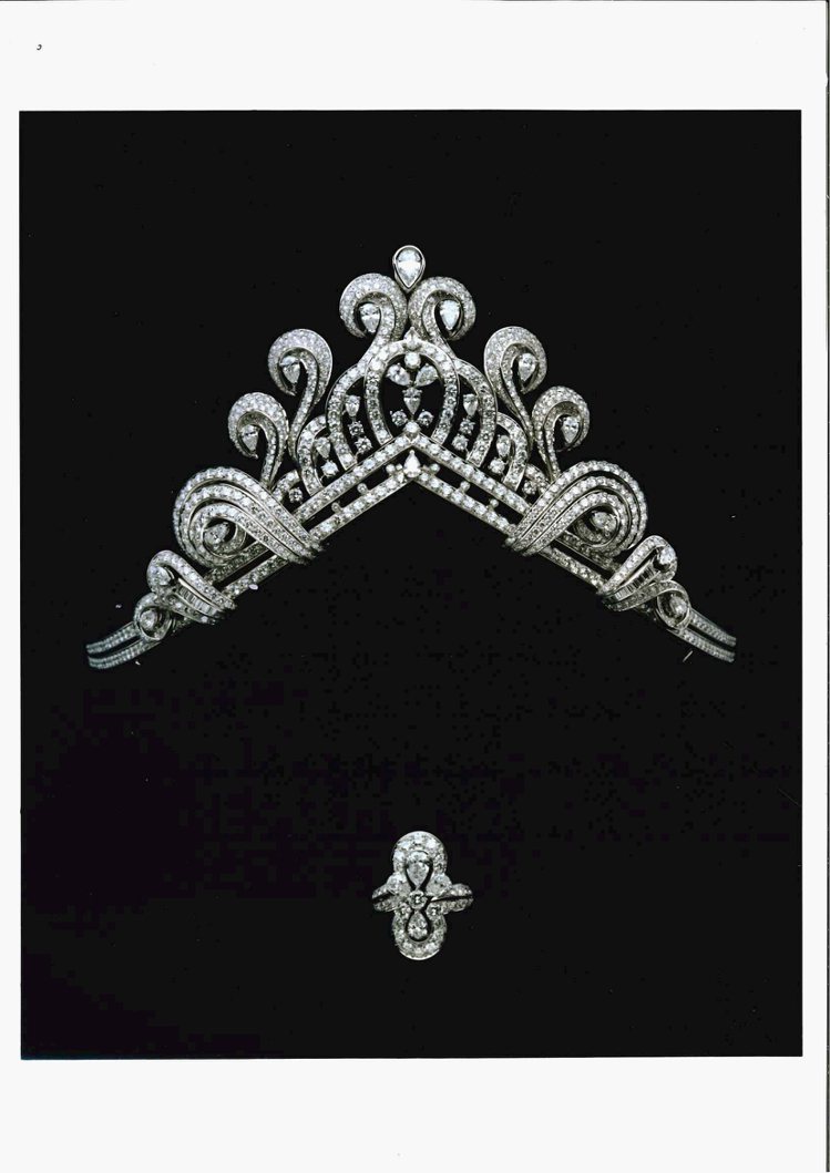 1995年FRED為尼泊爾皇室製作的可轉換是冠勉與戒指。圖／斐登提供