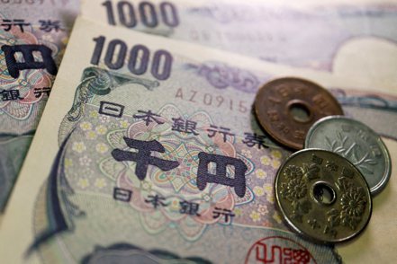 日本在財務省市場介入的公開表演與砸重金之下，成功建立1美元兌換145日圓的官方防線。（路透）