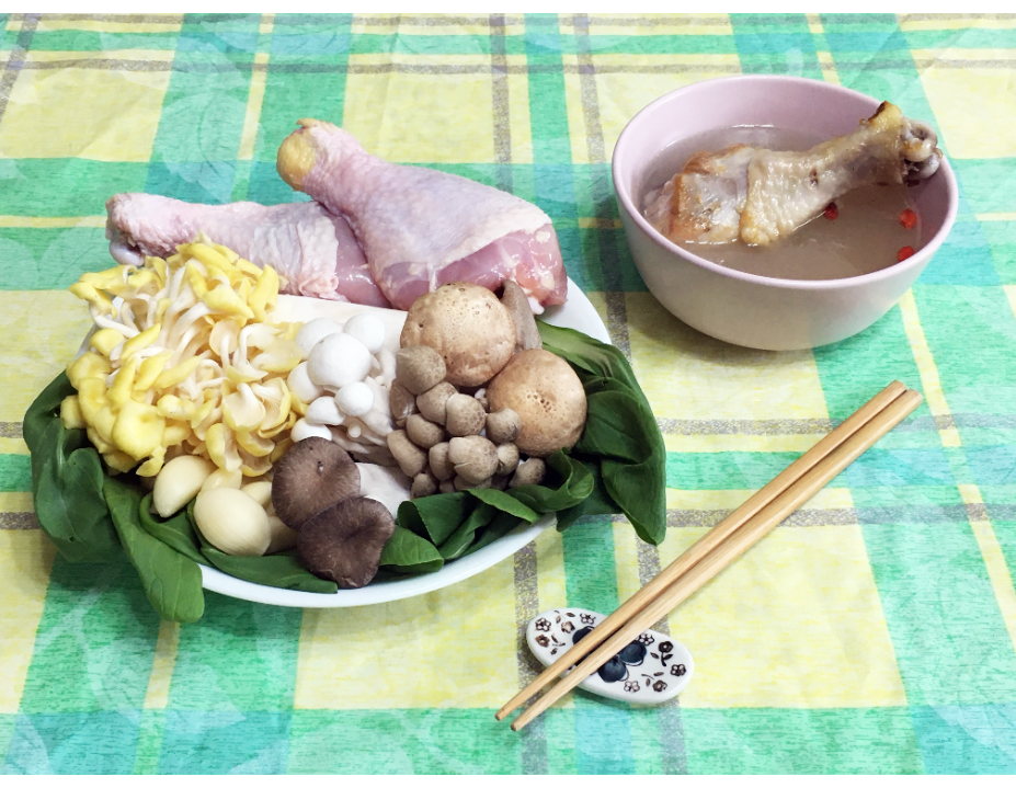 「菇菇雞湯」食材取得容易，料理工序簡單，不用半小時就能輕鬆上桌。 記者陳俊智／攝...