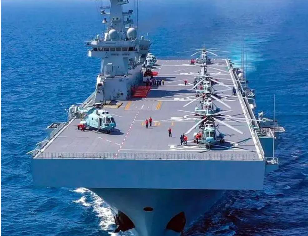 大陸海軍075型4萬噸級兩棲攻擊艦將再服役一艘「安徽艦」。（河東三叔）