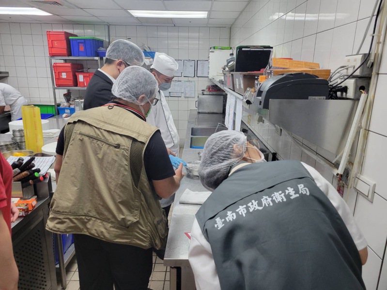 Re: [新聞] 台南晶英酒店驚傳逾79人食物中毒　初步調