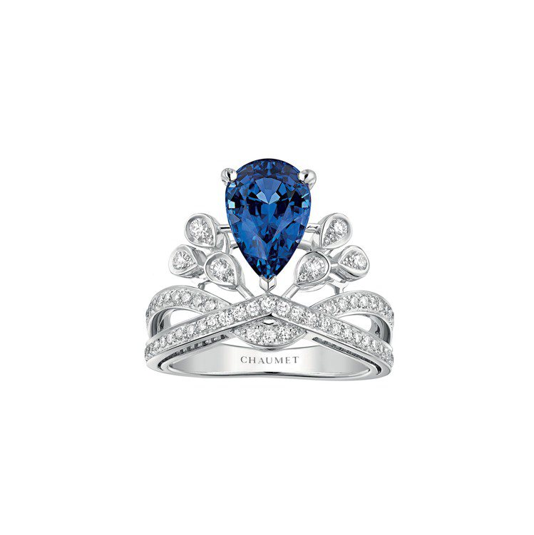 文佳煐配戴的Joséphine Aigrette Impériale鉑金藍寶石鑽戒。圖／CHAUMET提供