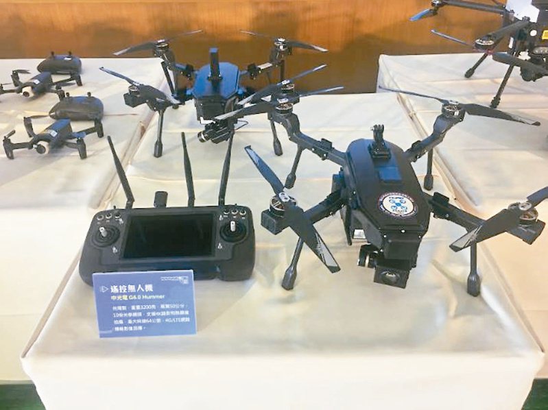 目前台北市警察局警用無人機隊已配有5架高規格無人機、22名具專業飛行證照隊員。圖／台北市警察局提供