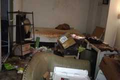 男房客退租「留滿屋垃圾」嚇壞房東 網見照片驚：這能住人？