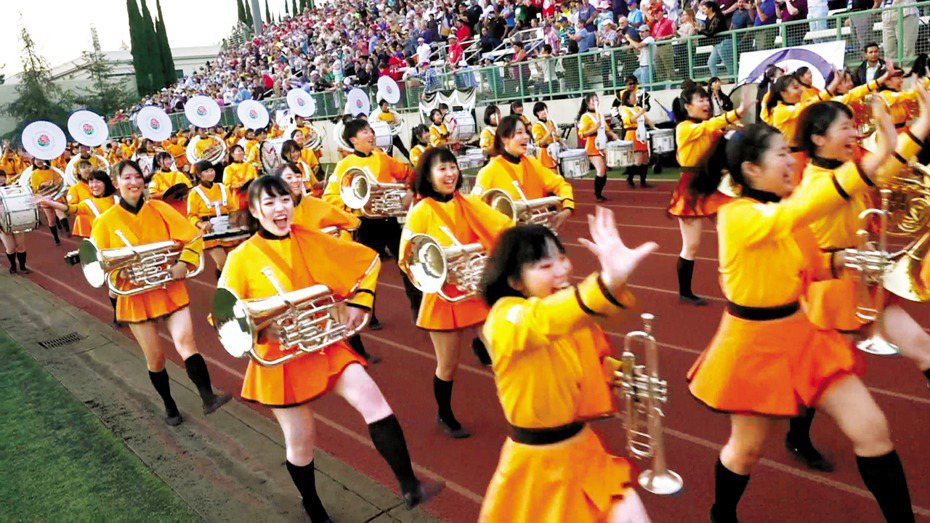 京都橘高中管樂社，又稱橘色惡魔。（圖／遠流出版提供）