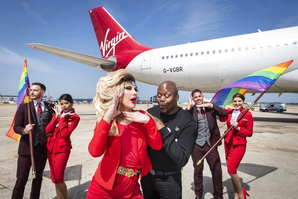2019年，維珍航空推出全球第一個由LGBTQ+機組人員服務的驕傲航班（Prid...