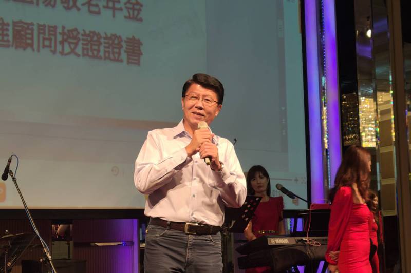 國民黨台南市長參選人謝龍介3日參加府城退警協會的慶生會，談他的治安政見。記者黃宣翰／攝影