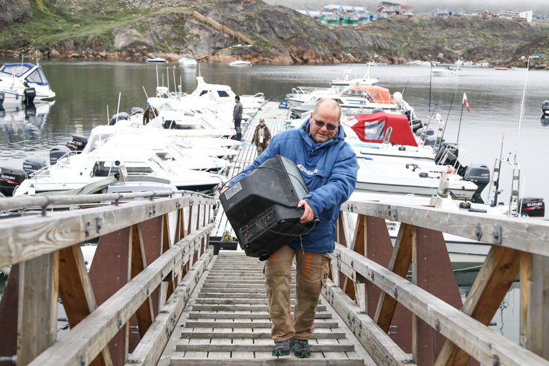 船長揚‧班尼曼親眼看著漂在峽灣中的垃圾量逐年增加。他帶著全家親友「出海捕垃圾」。五年間，班尼曼蒐集垃圾量已破一噸，大半是漁網與繩索碎片。 記者許詩愷／攝影
