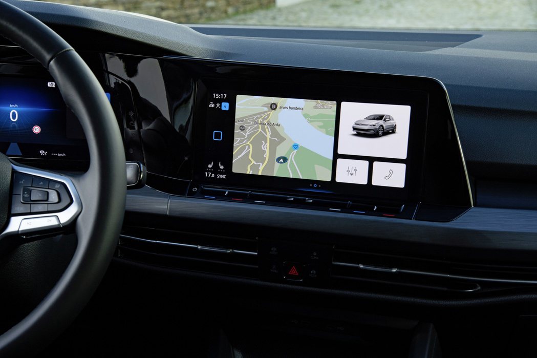 現行第八代Volkswagen Golf採用10.25吋數位觸控式螢幕。 摘自V...