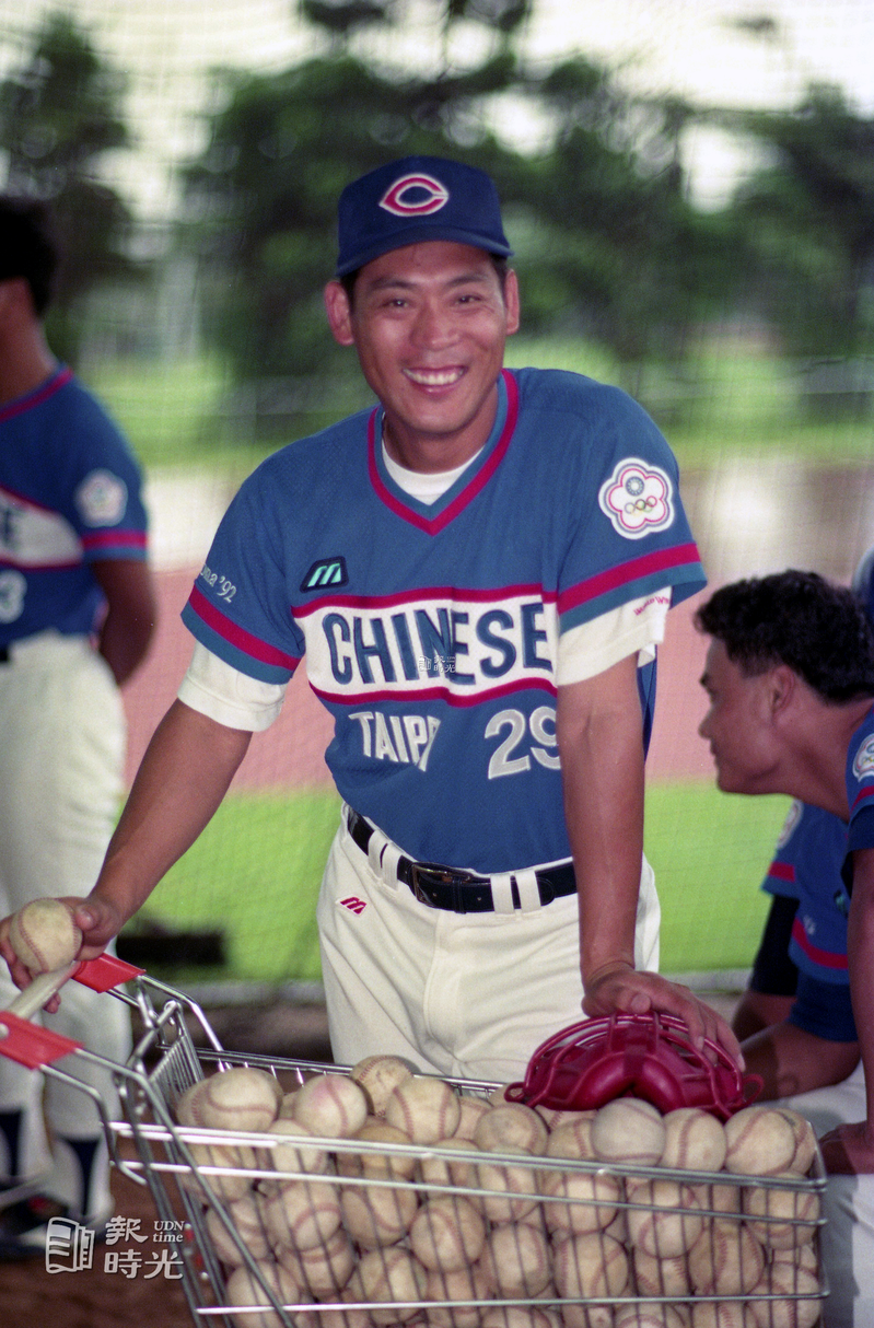 為1992年西班牙巴塞隆納奧運會，我國中華棒球隊選手五日在高雄左營訓練中心展開最後衝刺。圖為中華棒球隊教練李來發。圖＼聯合報系資料照（1992/07/05　張福興攝影）  

