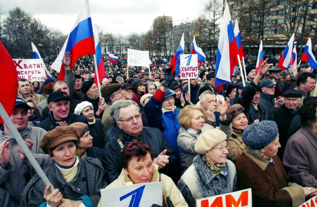 2006年——也是國有企業Gazprom接管NTV的第五年——上千名示威者上街抗...