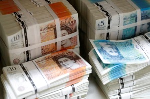 英國首相特拉斯公布減稅方案，英鎊兌美元匯率一度重挫，即使短暫回升，但未來走勢不被看好。路透