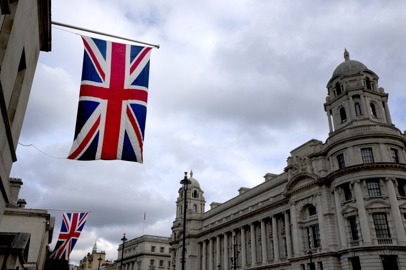 英國首相特拉斯公布一系列減稅措施，引發市場對於英國財政和通膨加劇惡化的擔憂，上周英鎊兌美元匯率創史上新低。美聯社