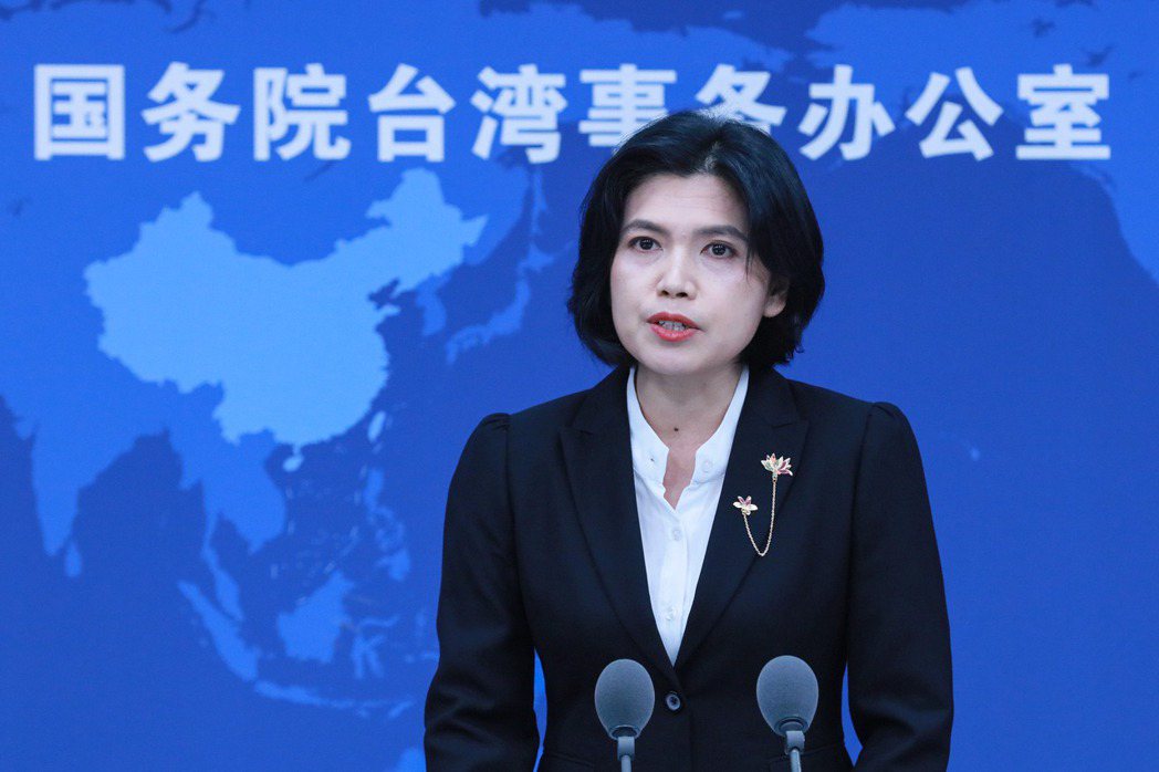 In a nutshell, as long as Taiwan does not step on the red line of Taiwan independence, China will only conduct military reunification on the premise of "surely" due to various factors such as internal power stability.  The picture shows the spokesperson of the Taiwan Affairs Office of the State Council Zhu Fenglian holding a regular press conference in Beijing.  Photo/Hong Kong China News Agency