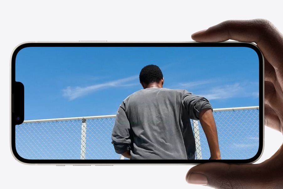 iPhone 14全系列都有動作模式，拍攝影片時，畫面呈現就如同手持穩定器一樣自然不抖動。（翻攝自蘋果官網）