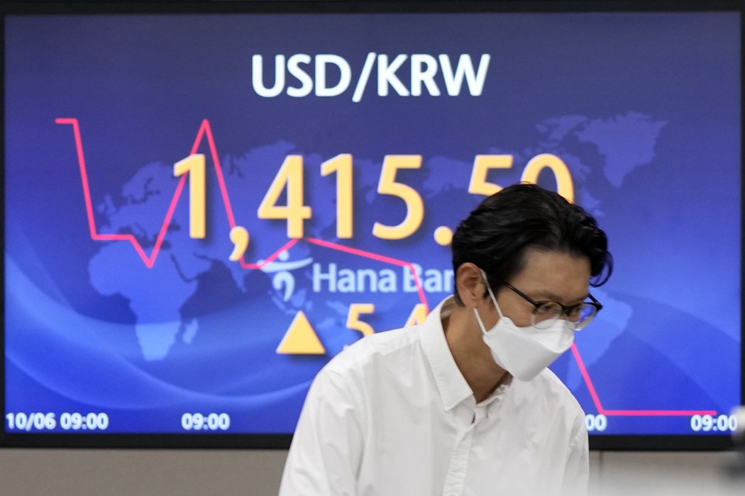 韓元對美元貶值18%。美聯社