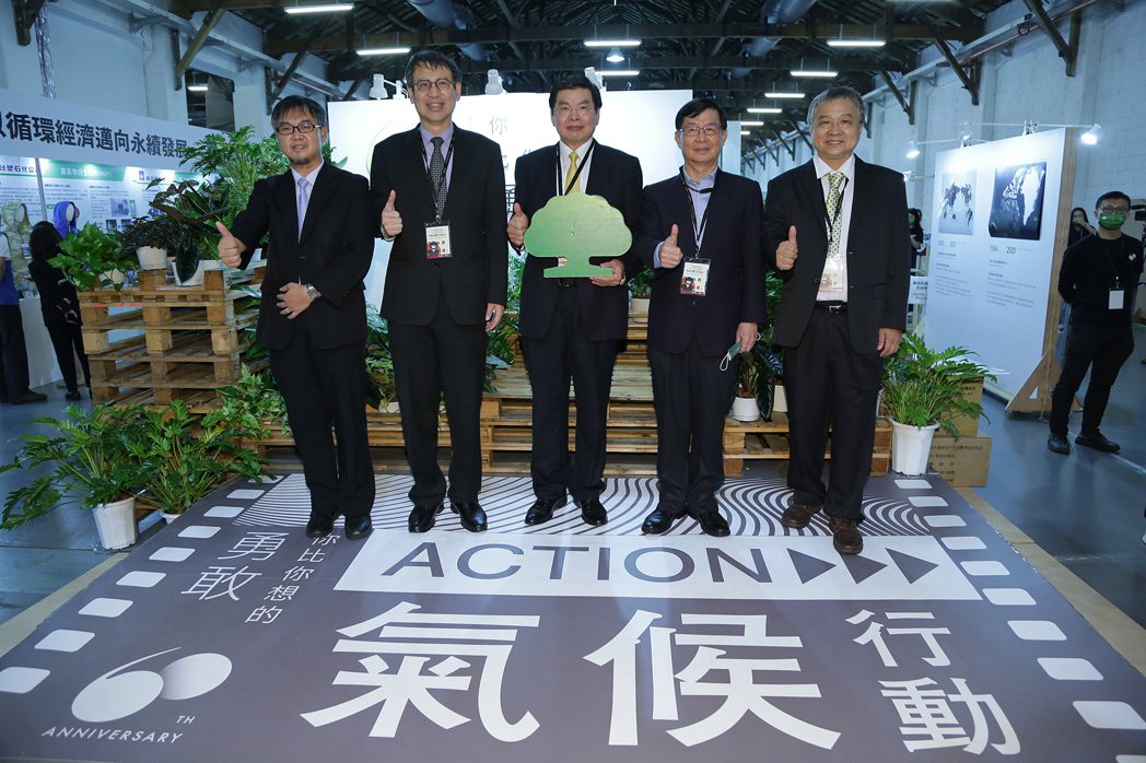 「2022台灣氣候行動博覽會」今開展，國泰金打造永續探索館，由左至右分別為國際氣...