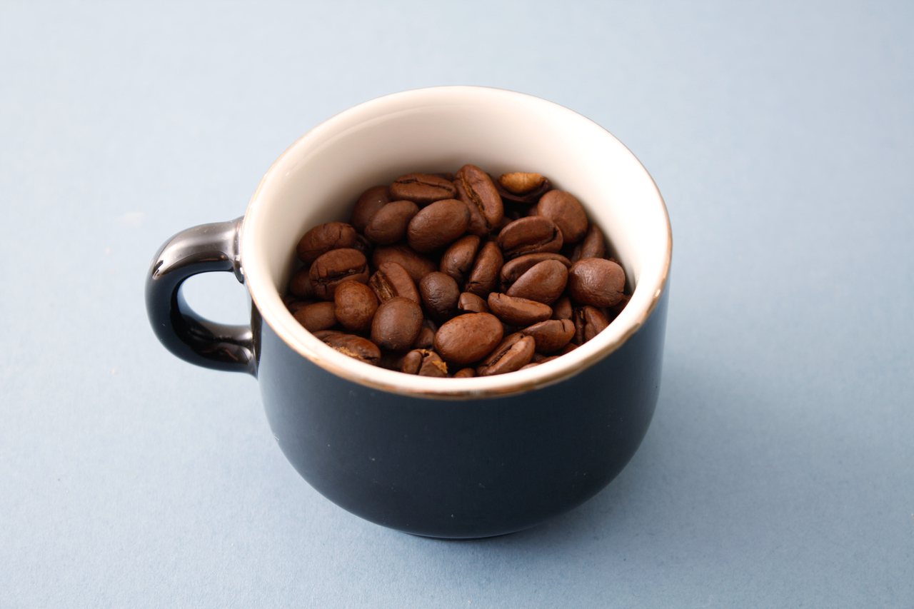 全世界每天大概喝掉20億杯的咖啡，平均2人喝一杯。