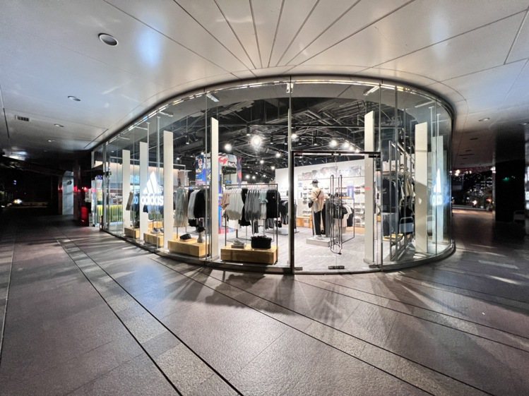 adidas在周年慶前夕進駐比漾廣場1樓開幕。圖／比漾廣場提供