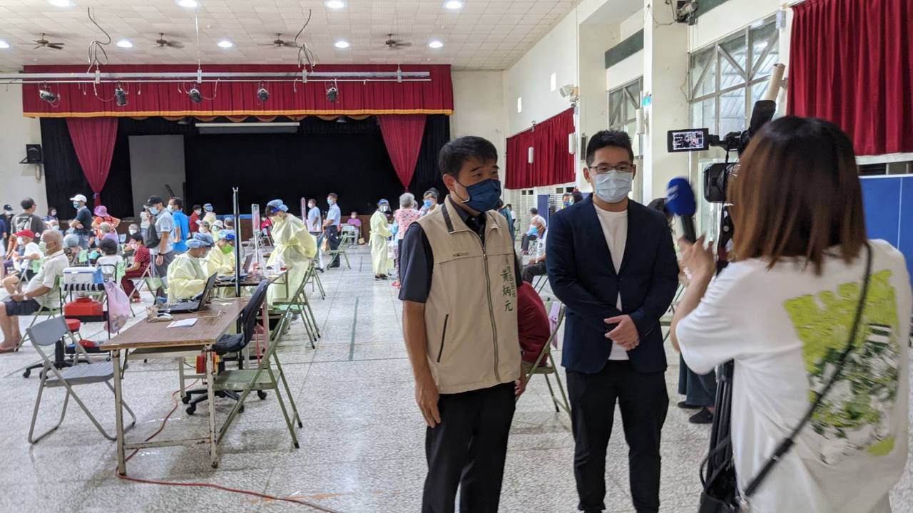台南市議員李宗翰關心疫苗施打政策，針對疫後將持續爭取及整合疫苗平台擴大服務量能。圖／李宗翰提供
