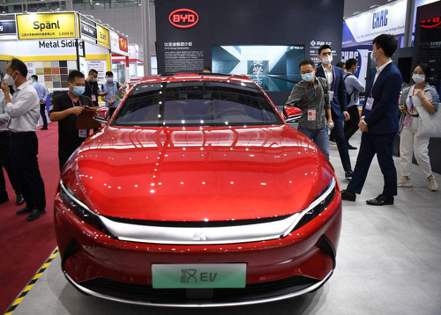 比亞迪董事長王傳福在紀念會上表示，對大陸汽車工業來說，這是個新的里程碑，而比亞迪則是首個達成的中國品牌。(新華網)