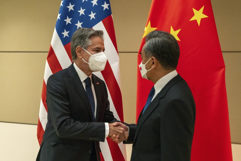美國國務卿布林肯（左）與中國外長王毅9月23日在聯大會晤，布林肯強調維持台海和平穩定的重要性。美聯社