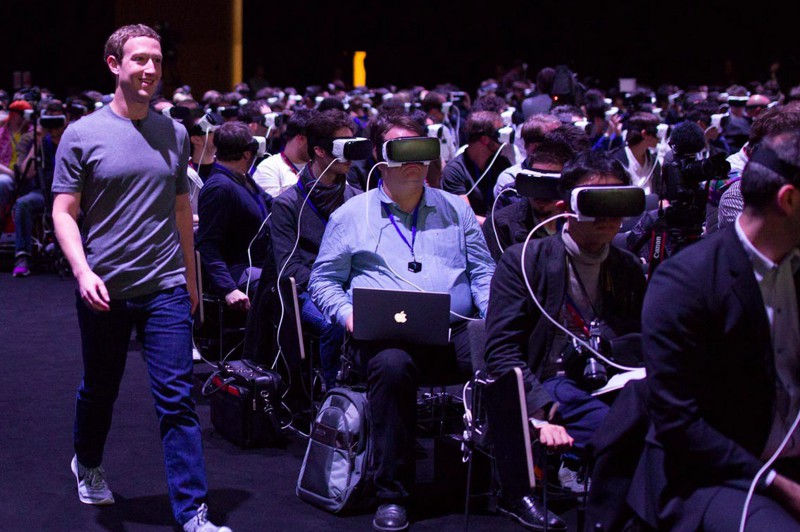 臉書母公司Meta周二（11日）將在開發者大會發布新款VR頭戴裝置，以及新的元宇宙功能。自去年10月臉書改名Meta後，公司投入數十億美元與數千名員工實現祖克柏的願景，但「元宇宙元年」卻走得十分坎坷。圖／擷自臉書