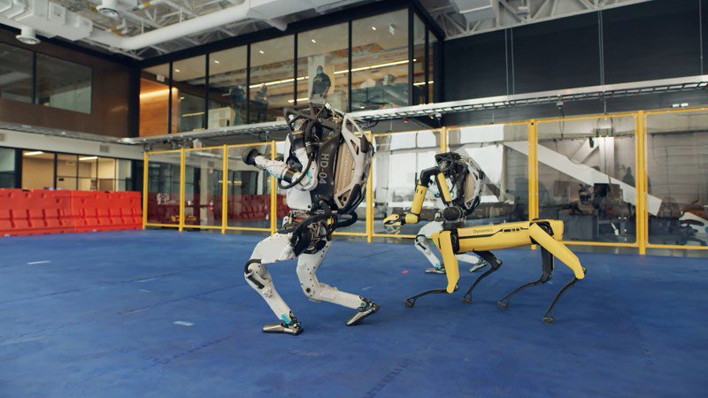 數間機器人公司在一份公開信中，承諾不支援將產品武器化，簽署公司包括研發出知名機器狗 Spot 的公司波士頓動力（Boston Dynamics），他們也呼籲同業做出一樣的決定。（翻攝自YouTube頻道「Boston Dynamics
」）