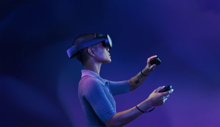 Meta Platforms執行長祖克柏周二發布最新款VR頭戴裝置Quest Pro，要價1,500美元。 路透