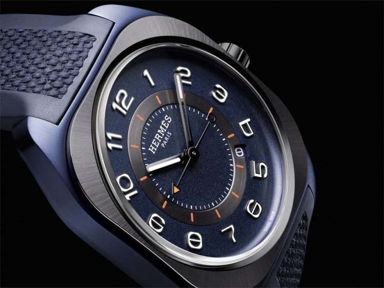 Hermès H08自動腕表藍色款，39毫米枕形藍色鈦金屬表殼、藍色表盤與橡膠表...