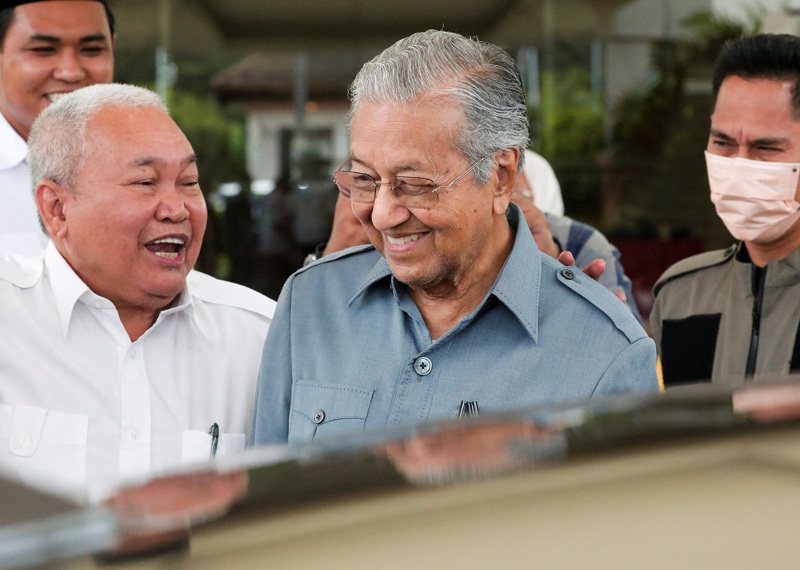 马来西亚前总理马哈迪（中），摄于11日。路透(photo:UDN)