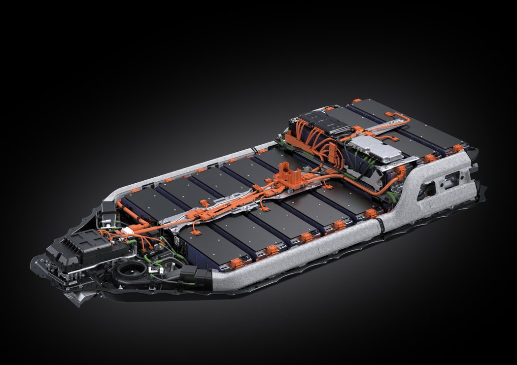 UX 300e將換上更大的電池，提供更好的續航力。 圖 / Lexus Glob...