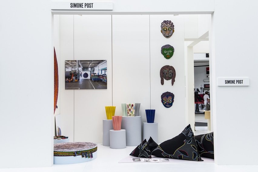 評選委員Ineke Hans提名的設計師Simone Post，以回收的織物和木...