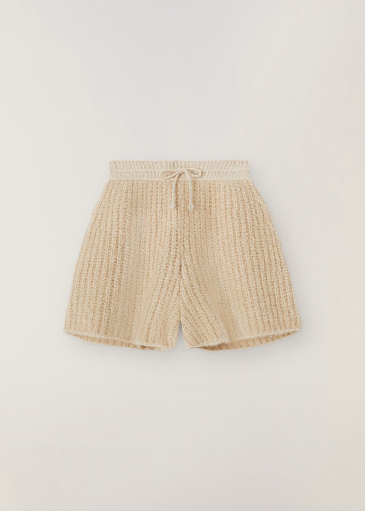 Loro Piana抽繩粗針織短褲，38,200元。圖／Loro Piana提供