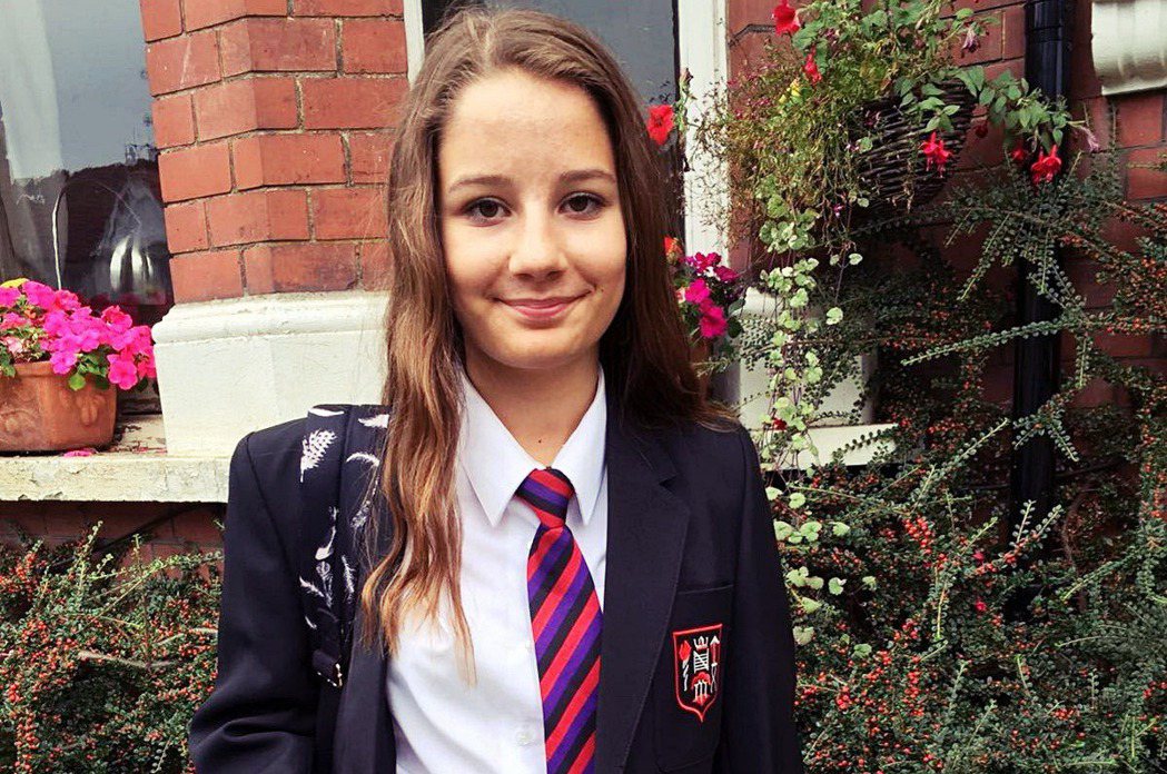 一名14歲的英國少女茉莉（Molly Russell）於2017年在家中自殺身亡...
