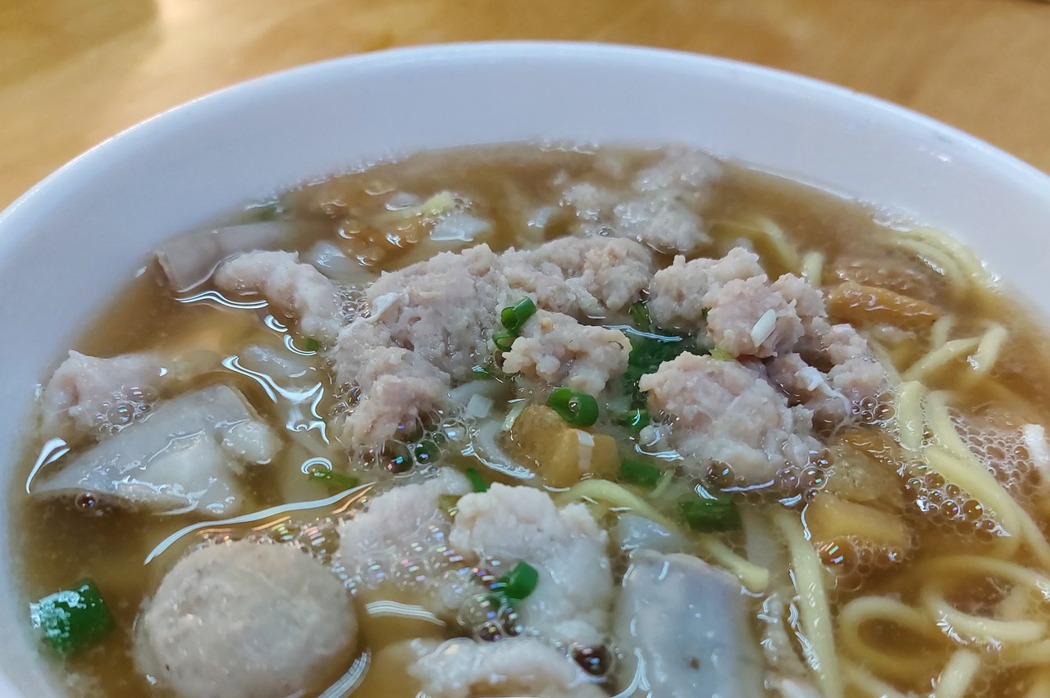 馬來西亞／傳統道地美食豬肉粉 湯頭香濃鮮味十足 – u值媒