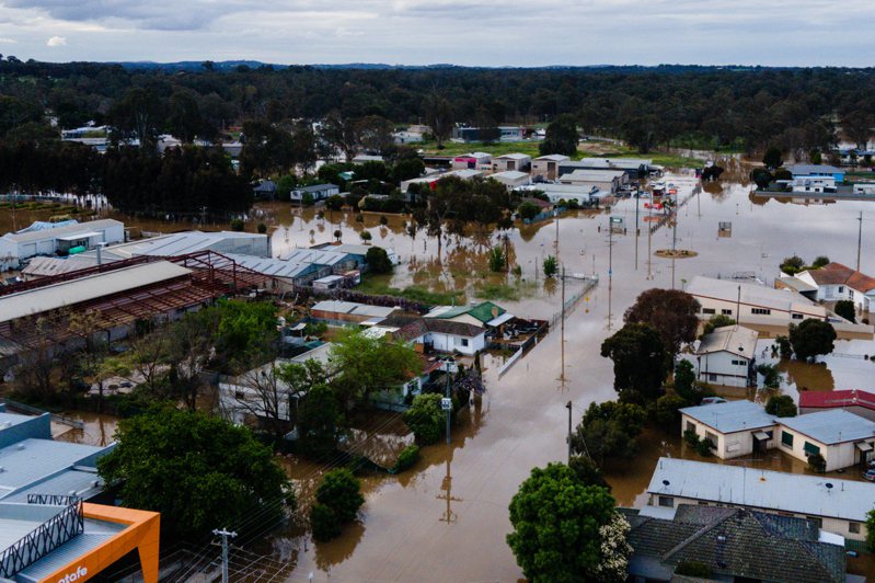 2022年10月15日，澳洲东岸维多利亚州连日暴雨成灾，数以千计居民遭撤离。图／欧新社(photo:UDN)