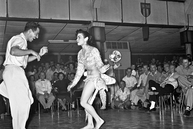 1955年10月16日，中美洲波多黎各歌舞女郎瑪葛在美軍俱樂部帶來熱情舞蹈表演。圖／聯合報系資料照片