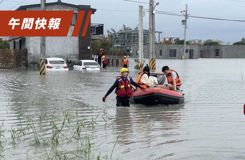 宜蘭豪雨不斷，蘭陽溪水暴漲，溪水倒灌引發宜蘭市建業里一帶大淹水，人車進出不得，民宿客人也受困，消防局出動橡皮艇協助把人救出。圖／民眾提供