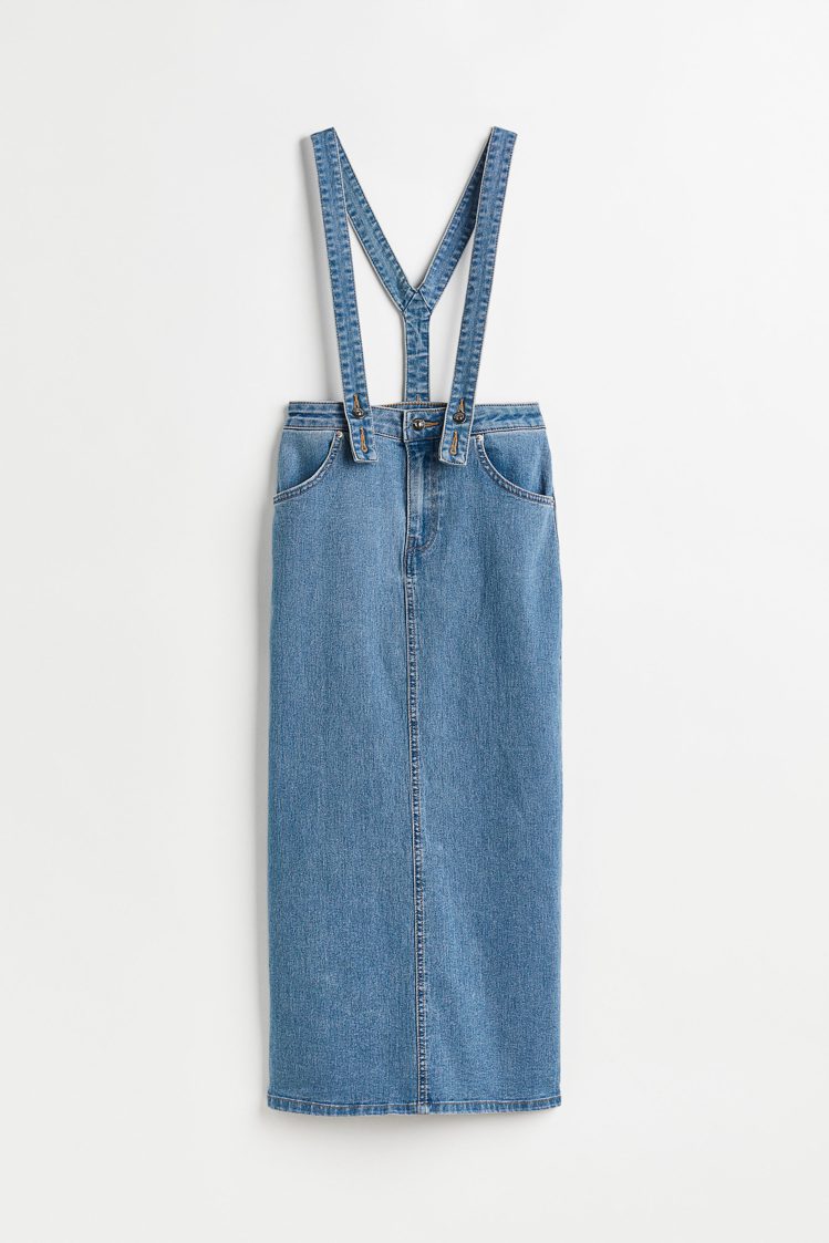 H&M丹寧吊帶長裙1,299元。圖／H&M提供
