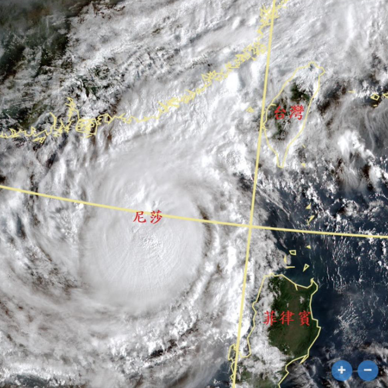 中央氣象局長鄭明典今天早上在臉書寫下：「尼莎颱風經過東沙」，是很強的對流。圖／擷取自鄭明典臉書